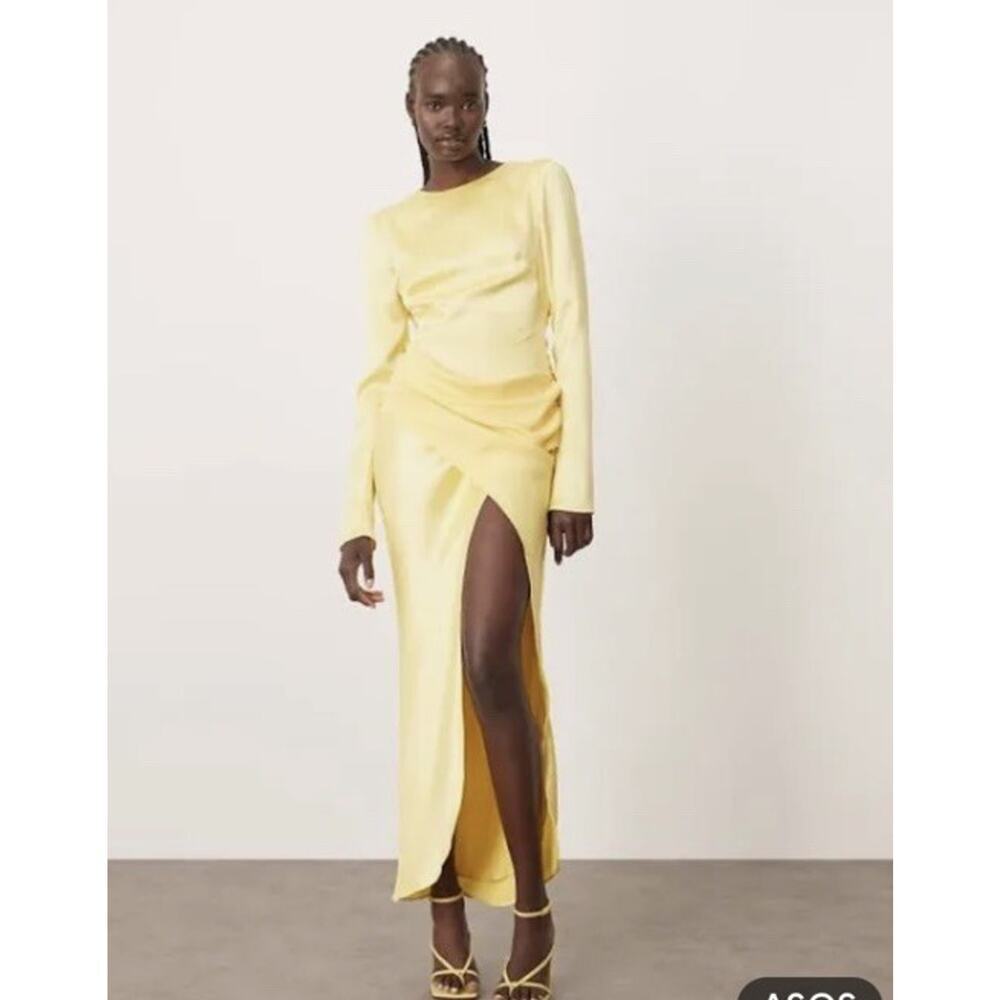 NWT Arrange Plunging Back Long Sleeve Dress Size 6 Women’s Yellow
